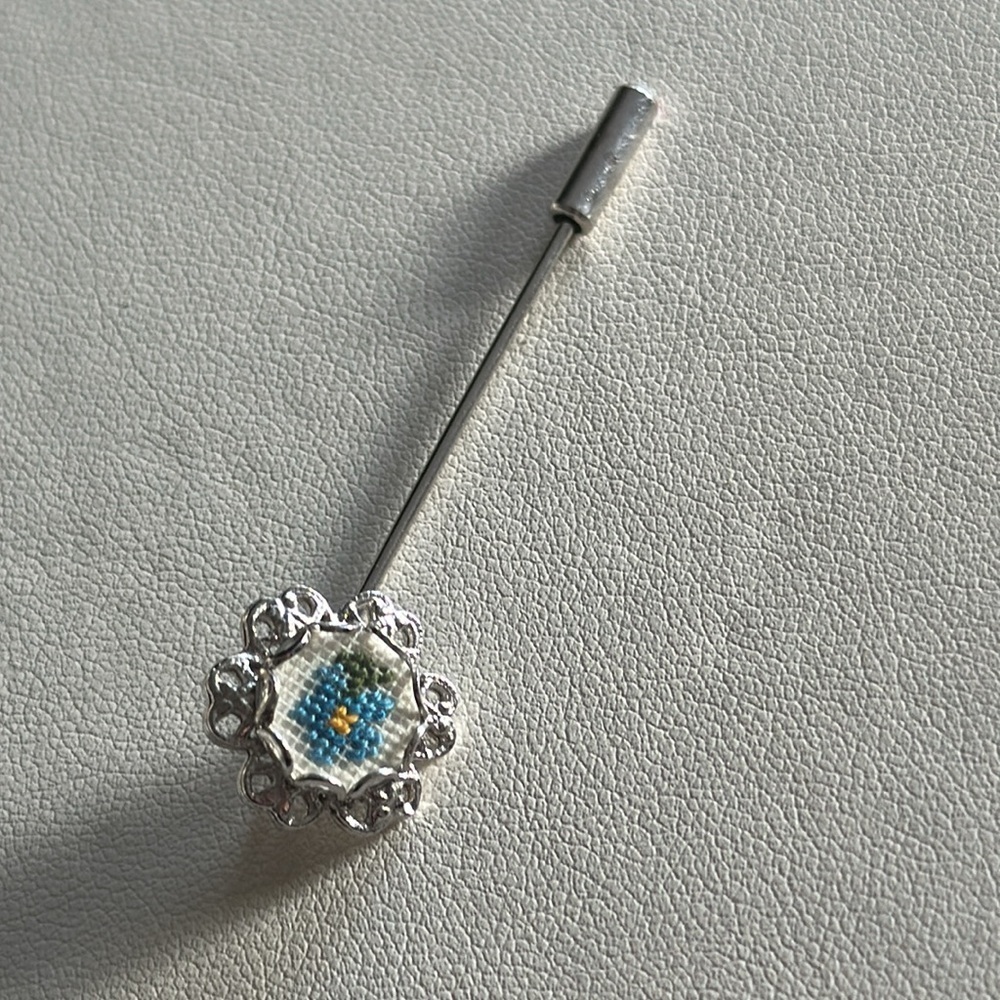 Dainty petty point silver lapel, pin or hat, pin blue flower very pretty